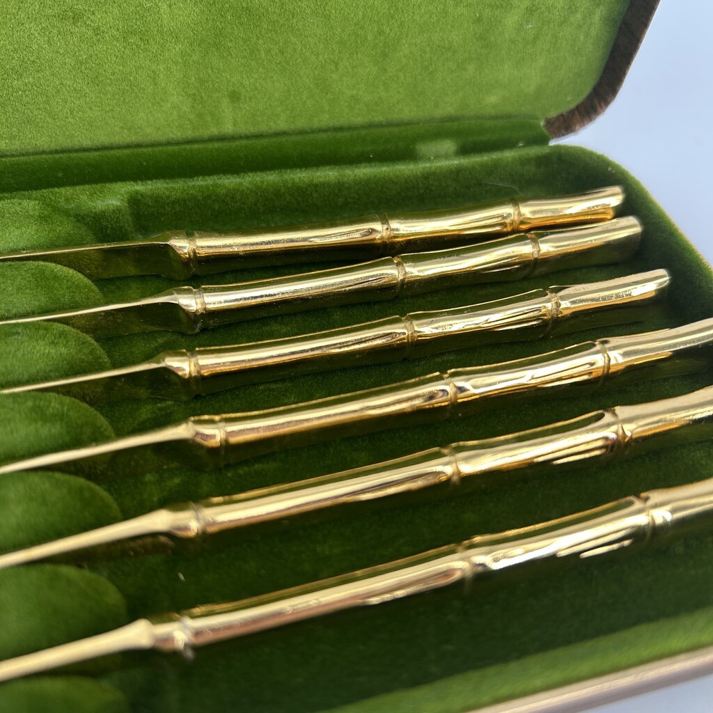 Saks Fifth Ave Knife Set