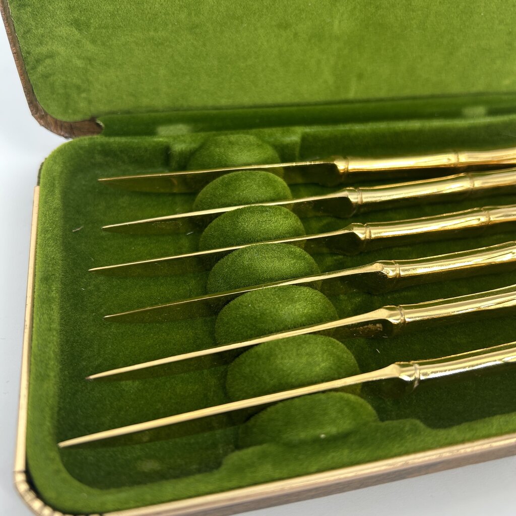 Saks Fifth Ave Knife Set