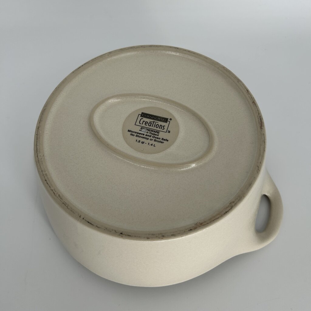 Corningware Casserole Dish w Lid