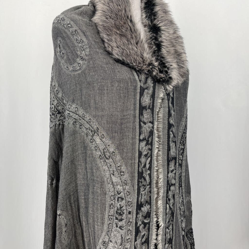 Eyeful Floral Poncho