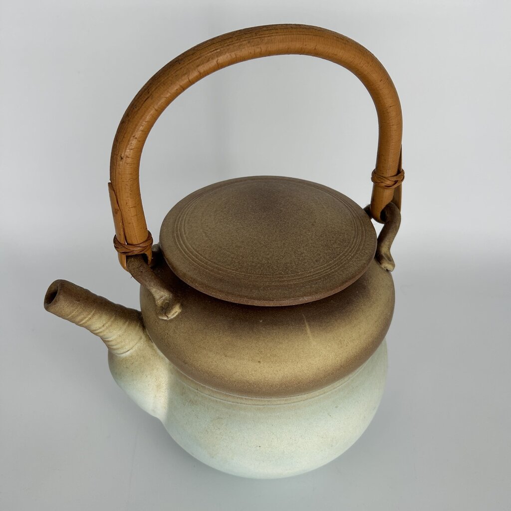 Hand Potted Te Pot