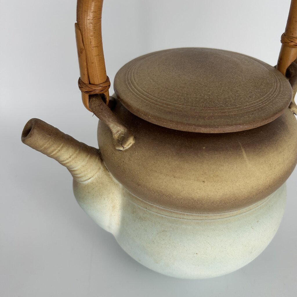 Hand Potted Te Pot