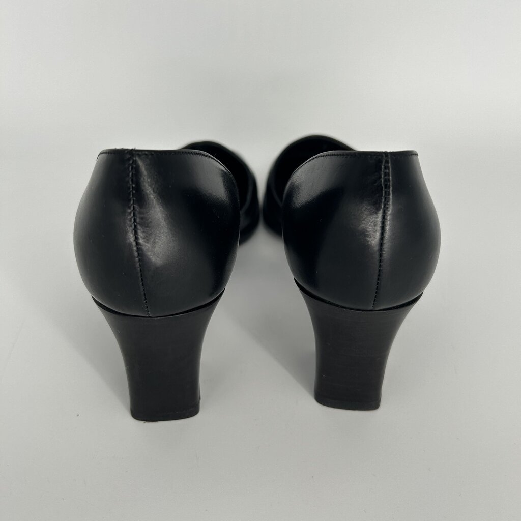 Giorgio Armani Leather Vintage Pumps