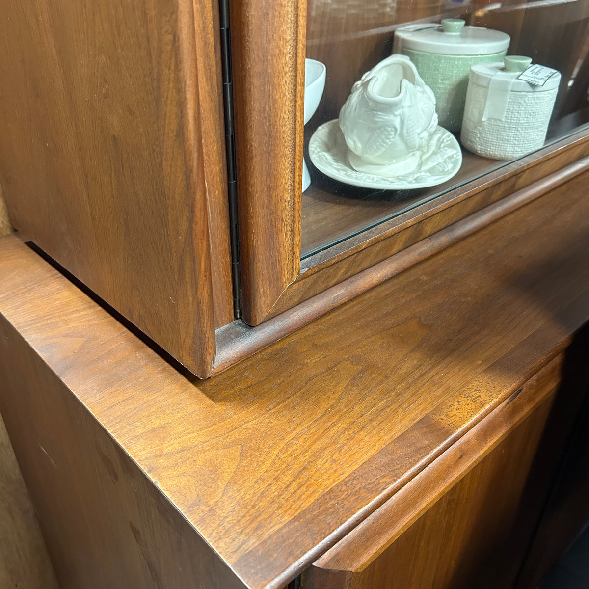 MCM China Hutch w Glass Doors